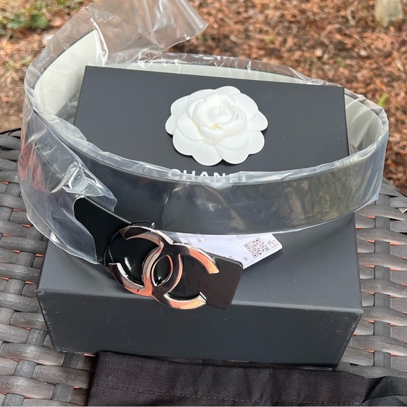 CHANEL ❤️🔥❤️🔥NEW CC LOGO REVERSIBLE BLACK AND WHITE LEATHER BELT Size 80 - Picture 3 of 16